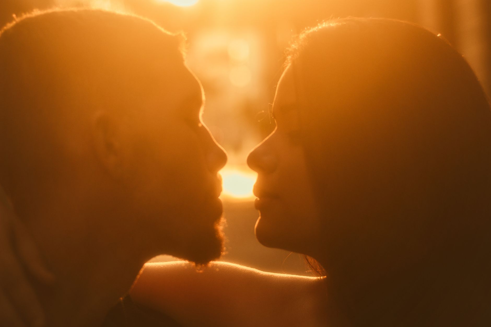 Couple enlacé