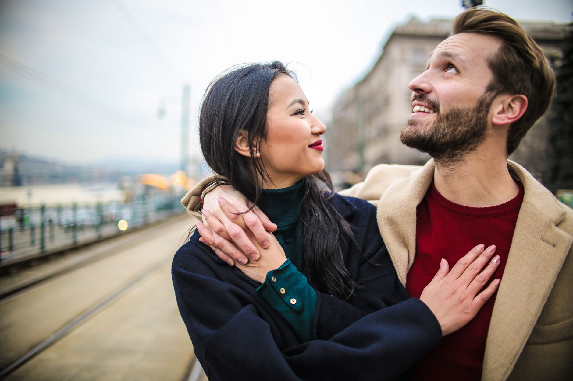 Couple enlacé