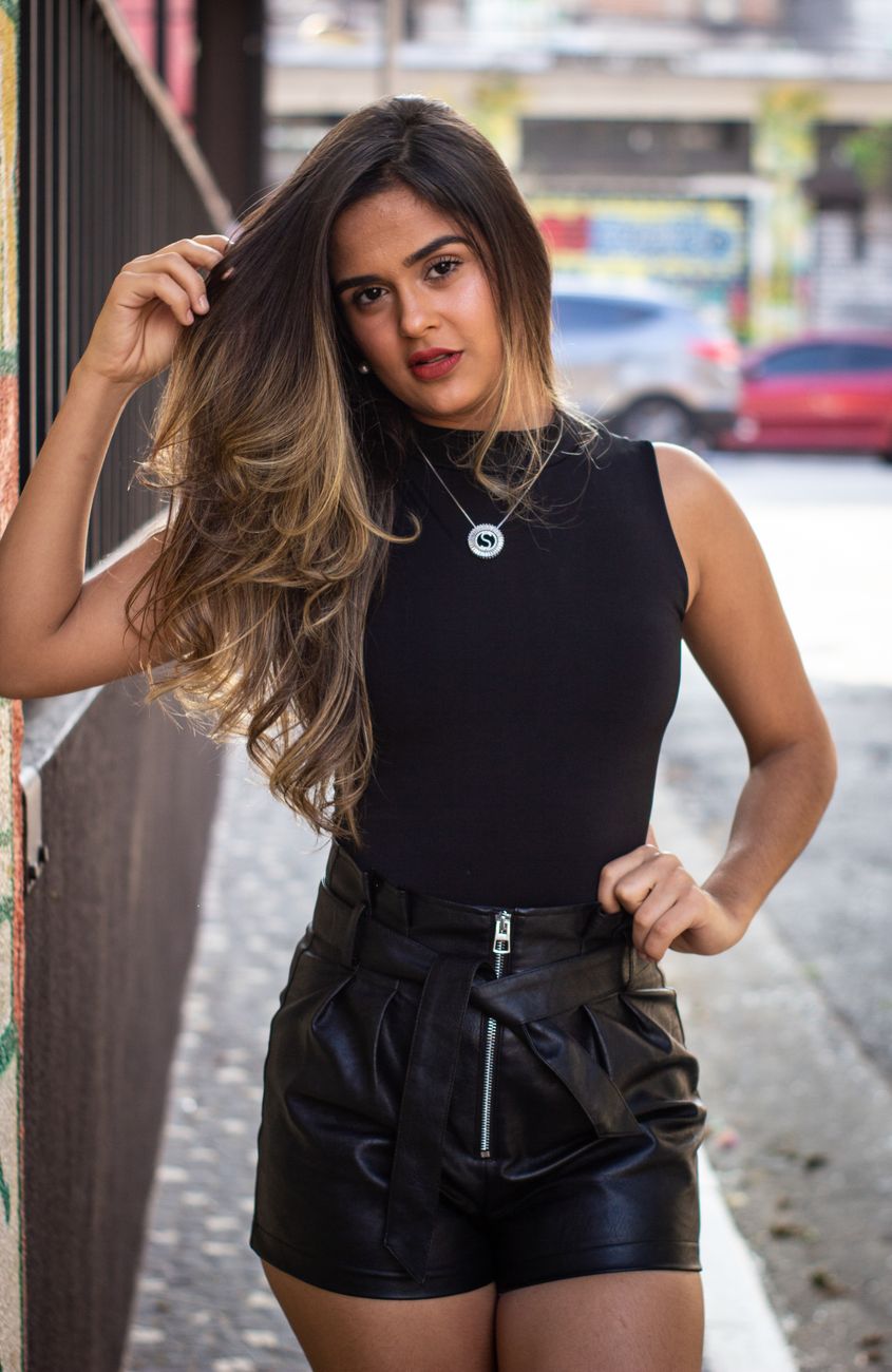 Jeune femme séduisante