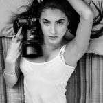 Jeune femme séduisante